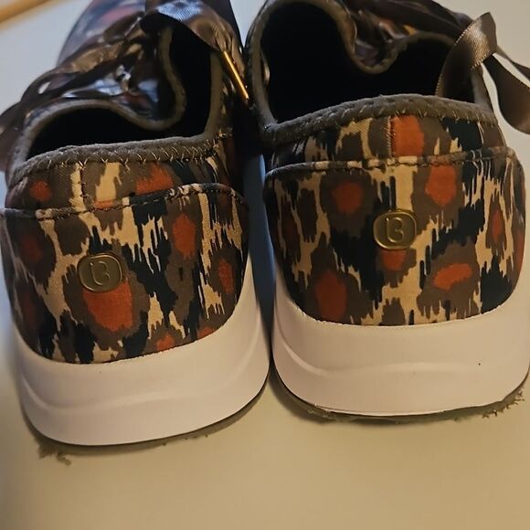 BZEE WOMAN ACTIVE SHOES SIZE 8M - Picture 2 of 6